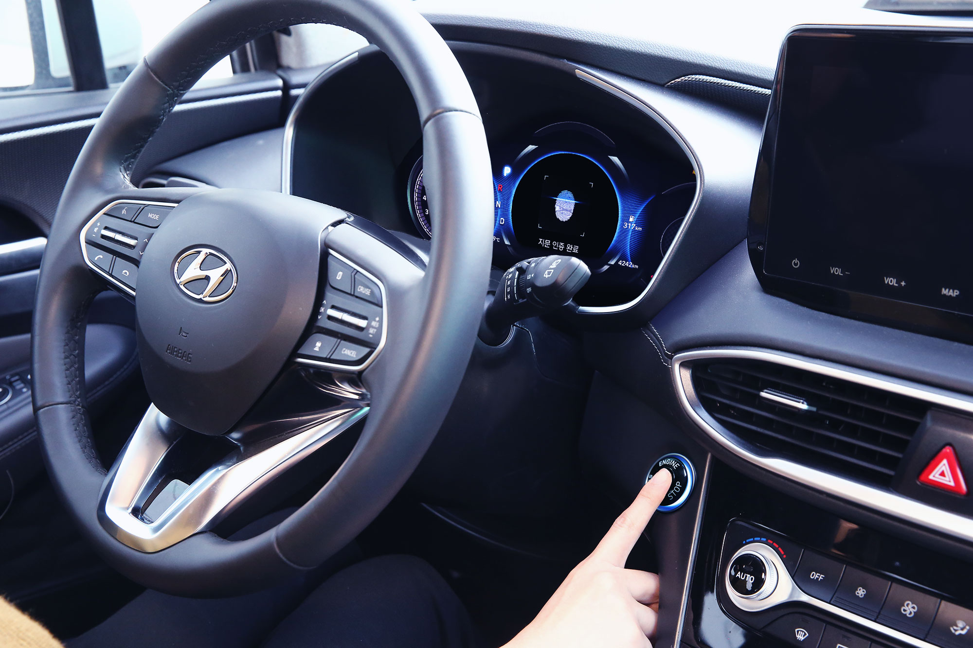 Hyundai Motor представила першу в світі технологію розпізнавання відбитків пальців | Хюндай Мотор Україна - фото 8